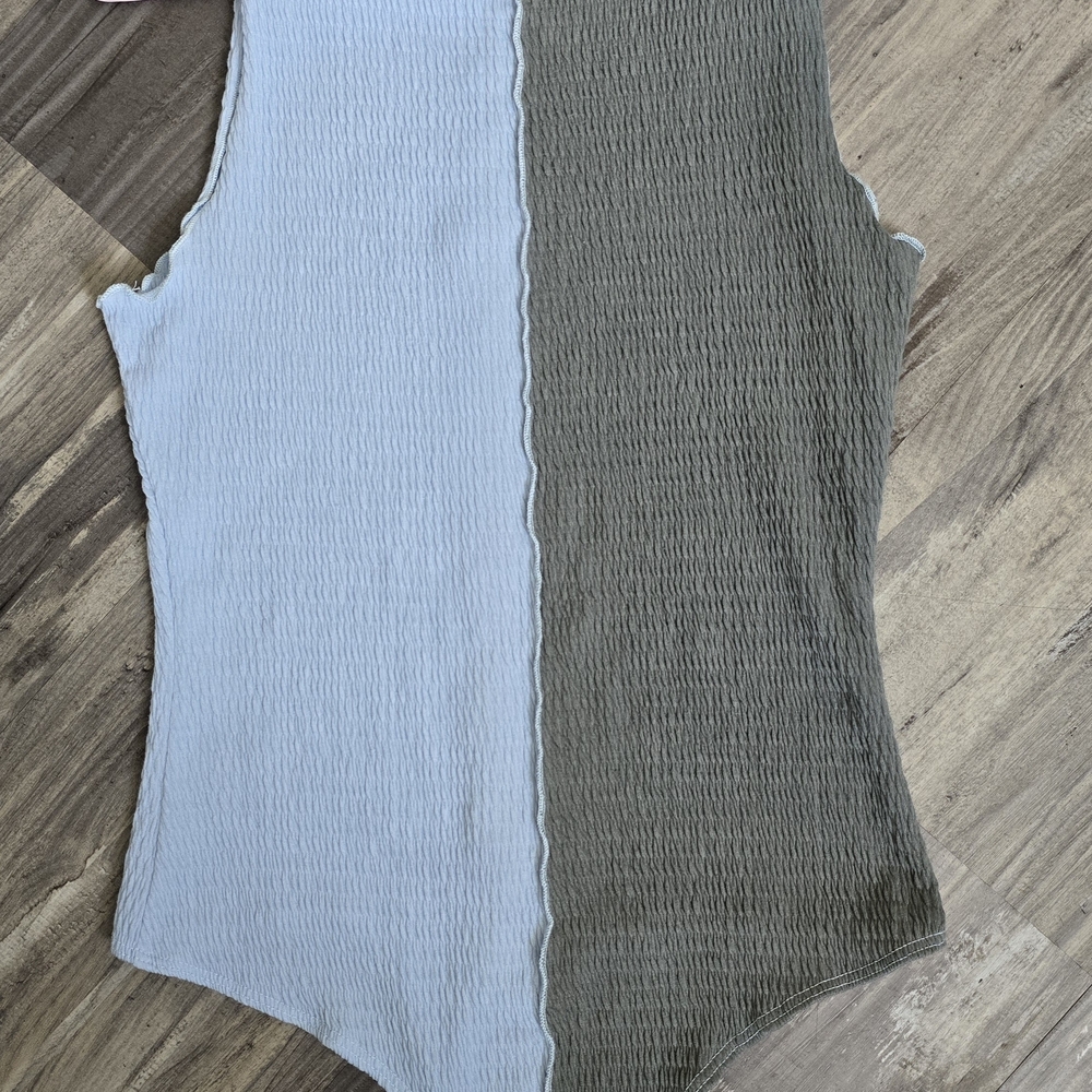 Le Lis Two-Tone Colorblock Bodysuit in Light Blue and Gray Size Medium!